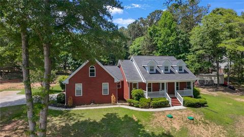 Homes For Sale - 2660 Sandy Creek Circle<br/> Loganville, GA 30052