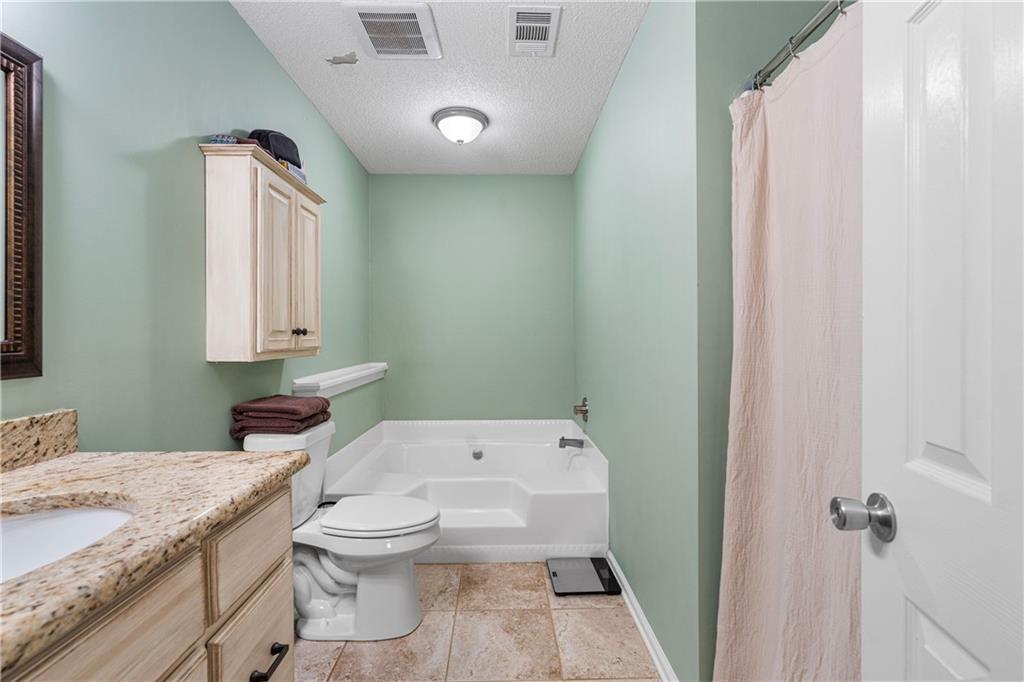 196 Blue Holly Drive, Calhoun, Georgia image 10