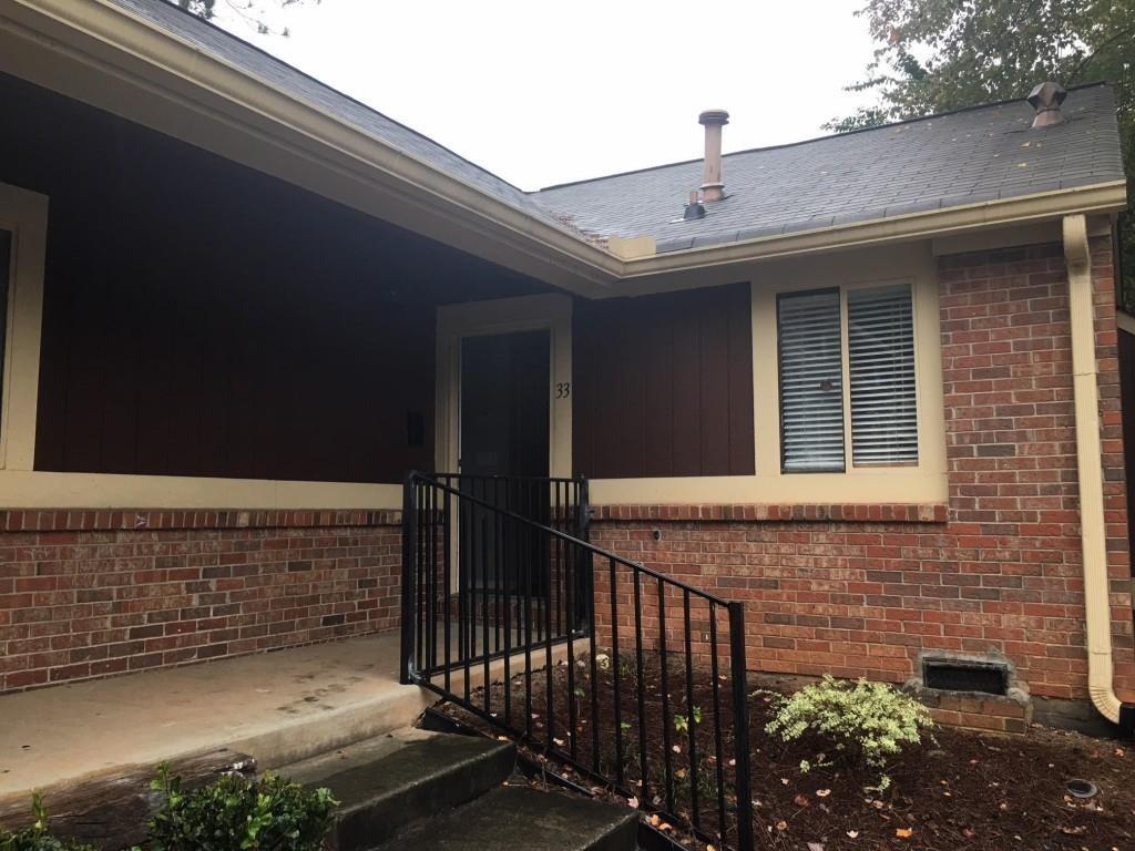 Two bedrooms cozy condo located in a quiet neighborhood and 2 minutes access to the Exit #10 of Hwy of 400 and Avalon Mall.