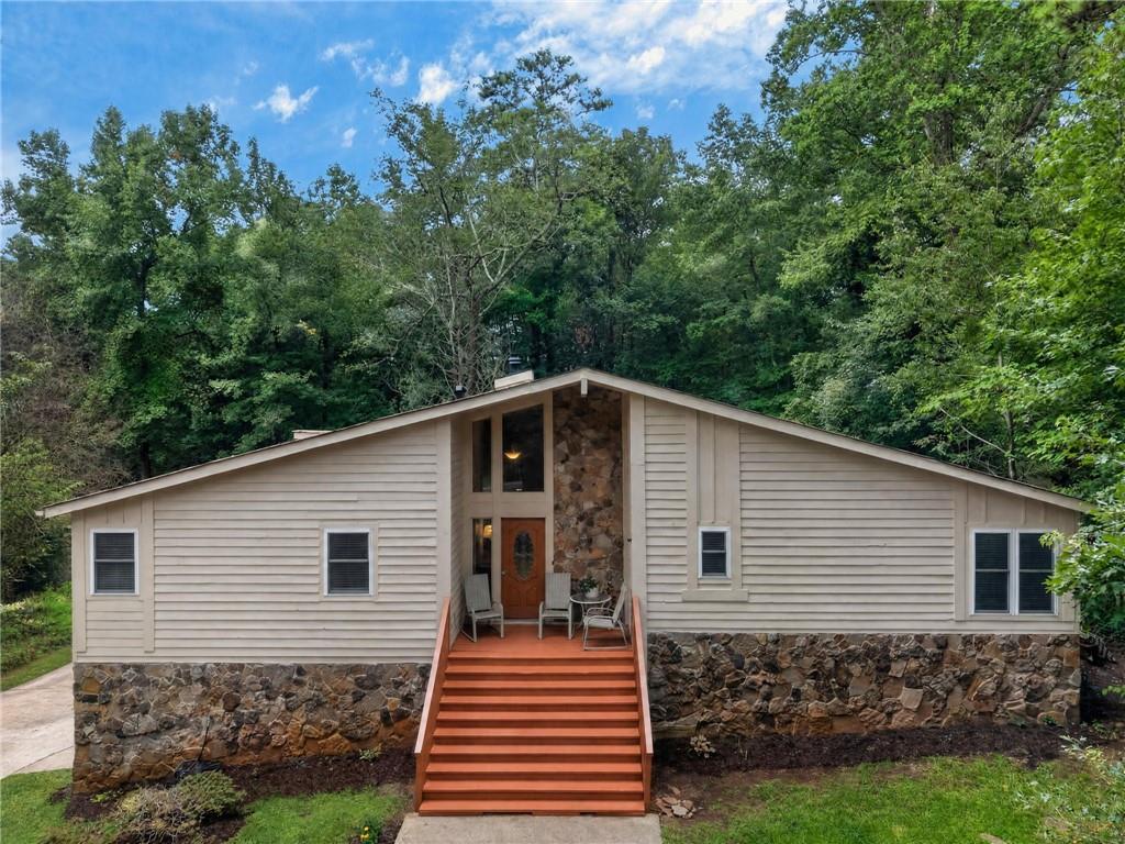 6715 Live Oak Lane