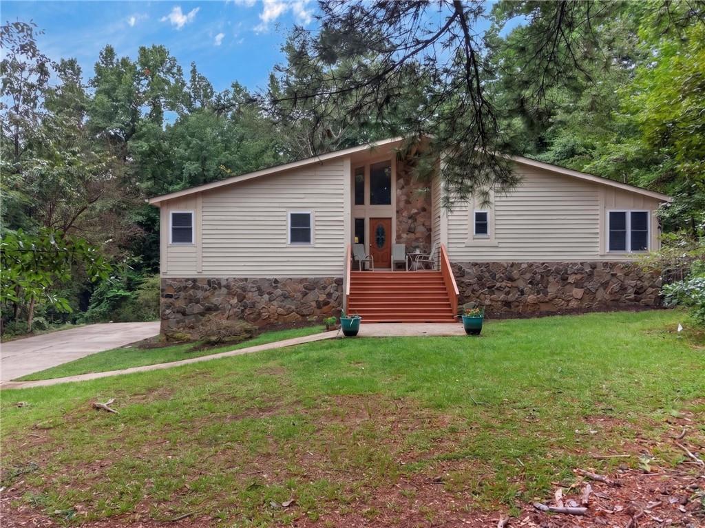 6715 Live Oak Lane