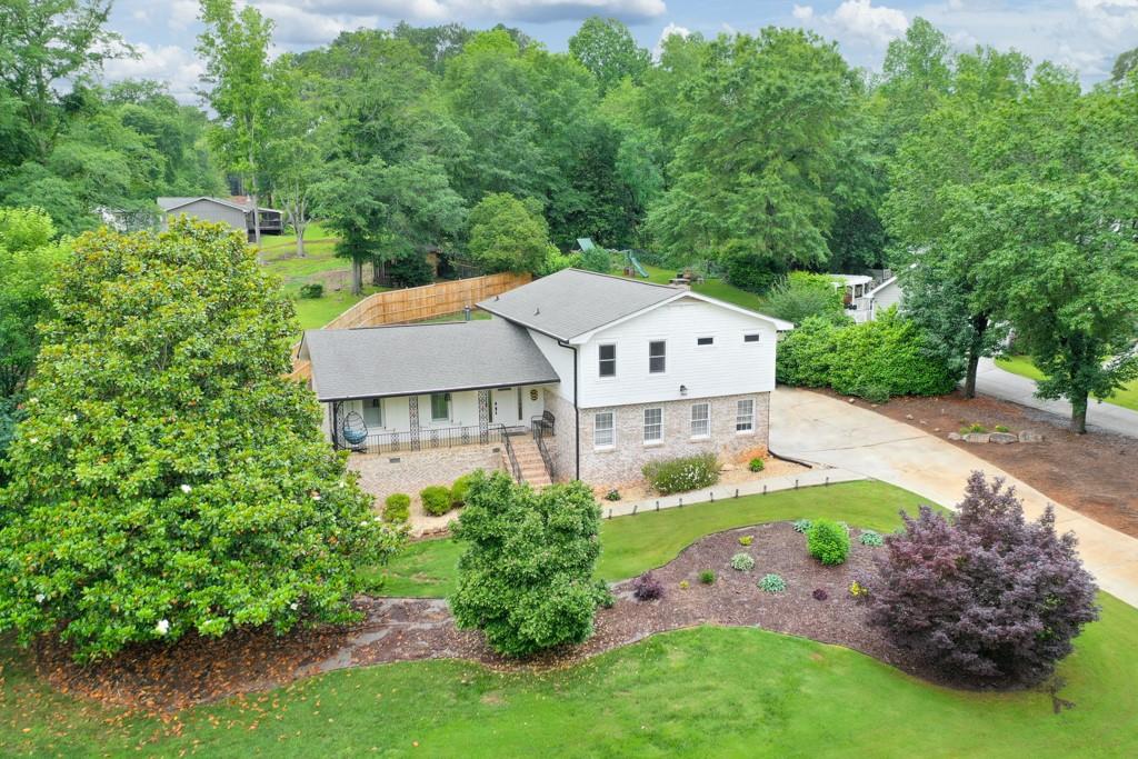 281 Lakeshore Drive NE