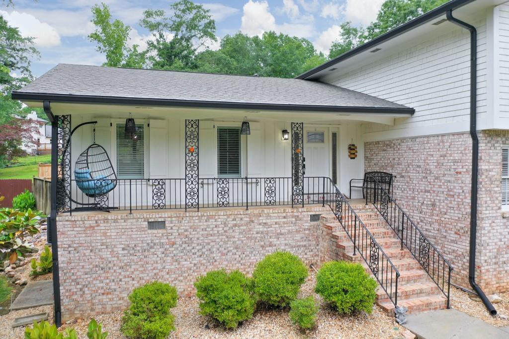 281 Lakeshore Drive NE