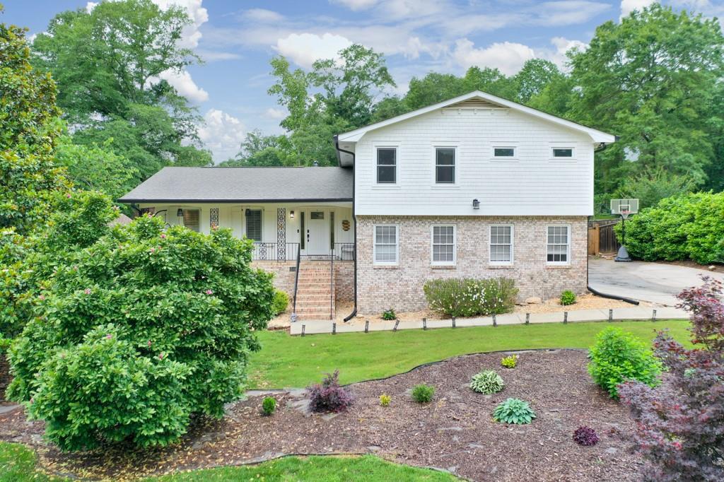 281 Lakeshore Drive NE