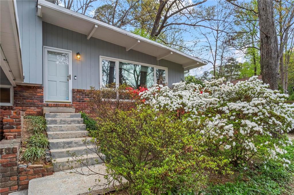 1696 Wawona Terrace NE