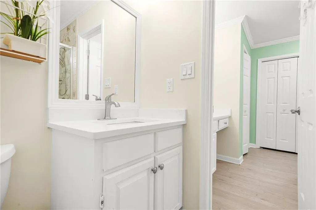 Atlanta, Georgia 30324, United States, 2 Bedrooms Bedrooms, ,2 BathroomsBathrooms,Residential,Active,158260