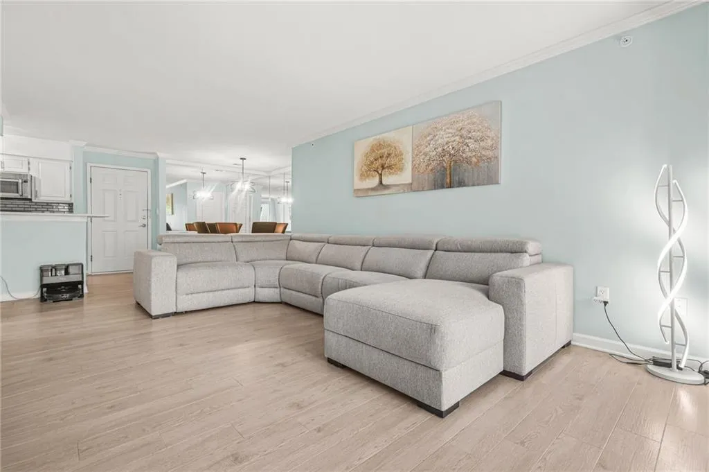 Atlanta, Georgia 30324, United States, 2 Bedrooms Bedrooms, ,2 BathroomsBathrooms,Residential,Active,158260