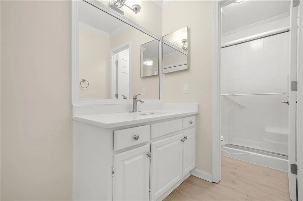 Atlanta, Georgia 30324, United States, 2 Bedrooms Bedrooms, ,2 BathroomsBathrooms,Residential,Active,158260