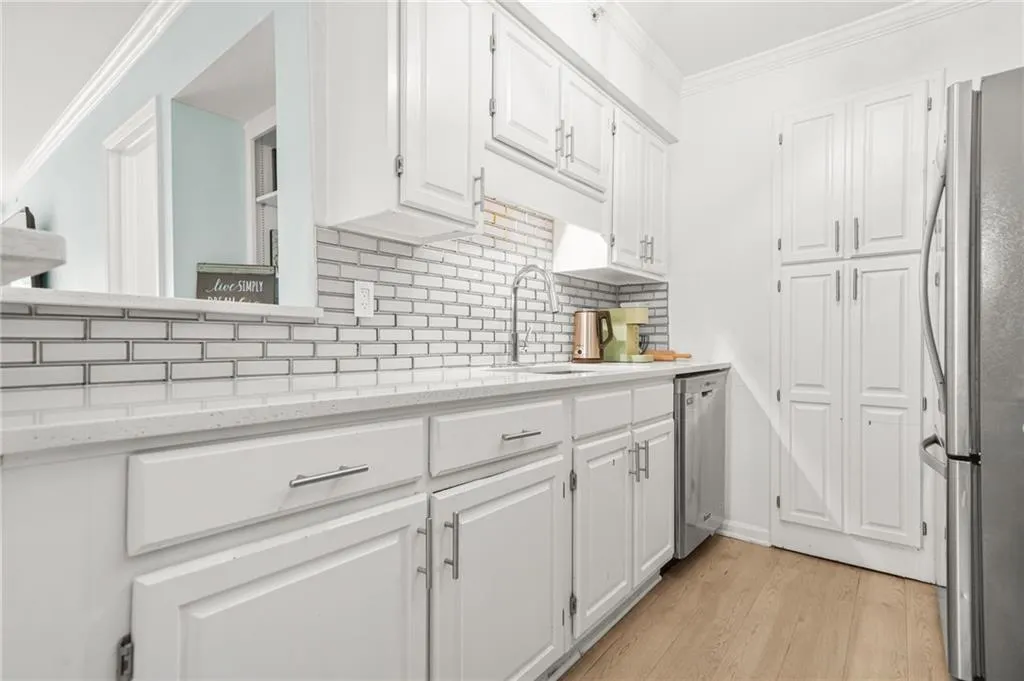 Atlanta, Georgia 30324, United States, 2 Bedrooms Bedrooms, ,2 BathroomsBathrooms,Residential,Active,158260