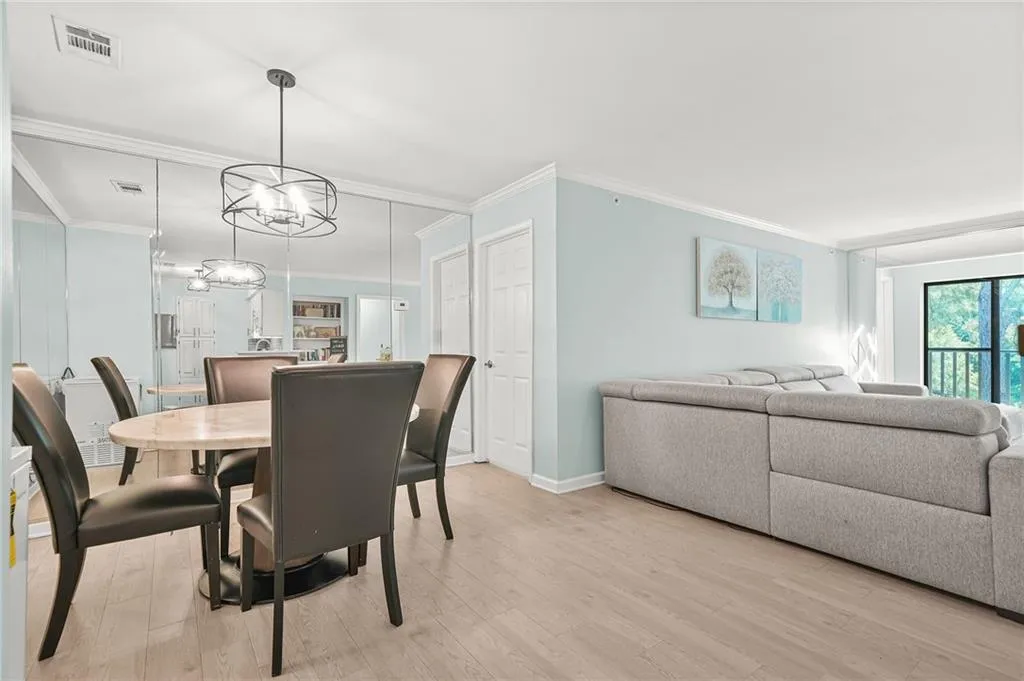 Atlanta, Georgia 30324, United States, 2 Bedrooms Bedrooms, ,2 BathroomsBathrooms,Residential,Active,158260