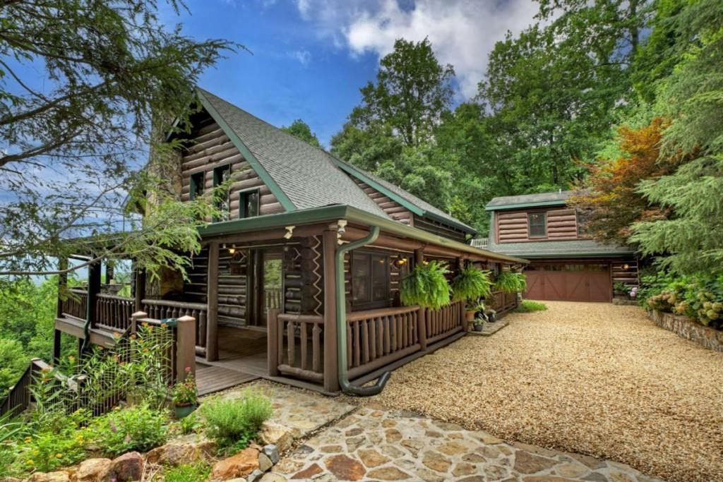 857 Lakeview Drive