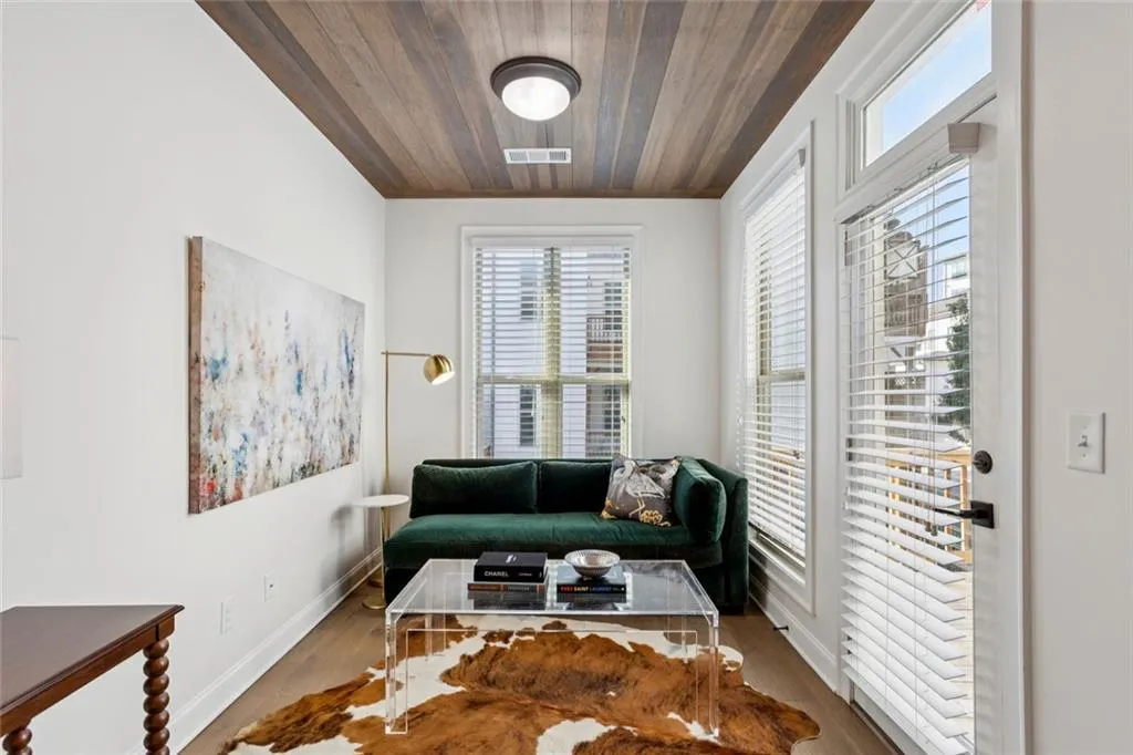 Sandy Springs, Georgia 30342, United States, 3 Bedrooms Bedrooms, ,4 BathroomsBathrooms,Residential,Pending,216670