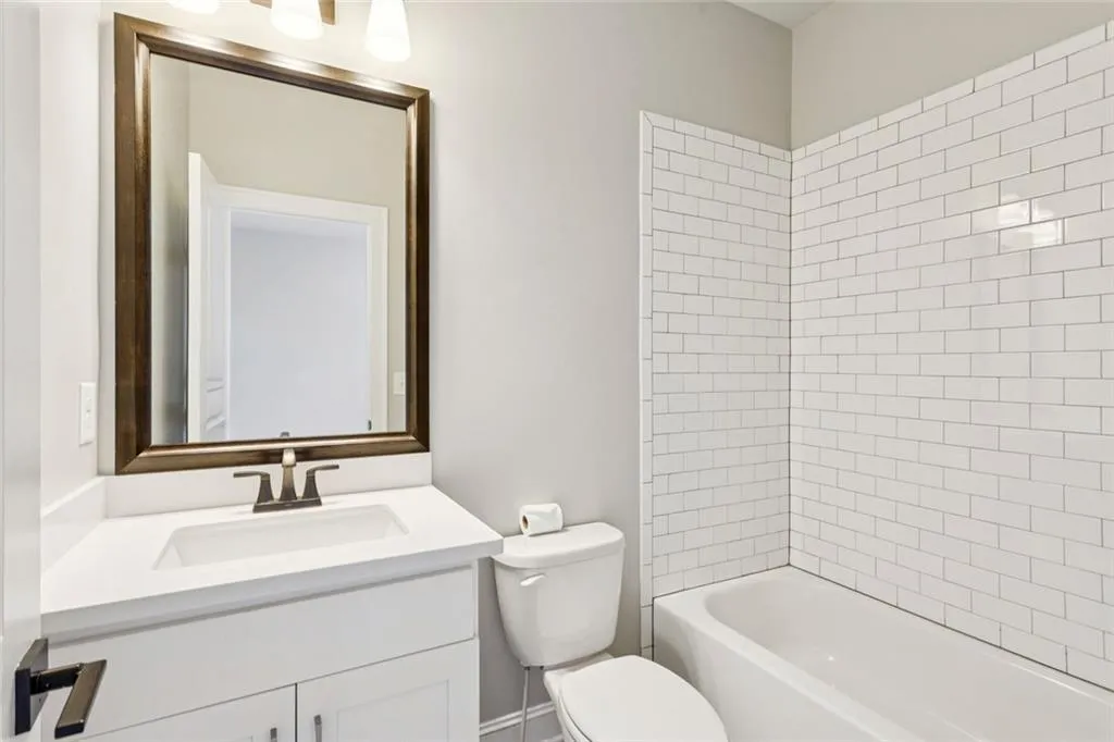 Sandy Springs, Georgia 30342, United States, 3 Bedrooms Bedrooms, ,4 BathroomsBathrooms,Residential,Pending,216670