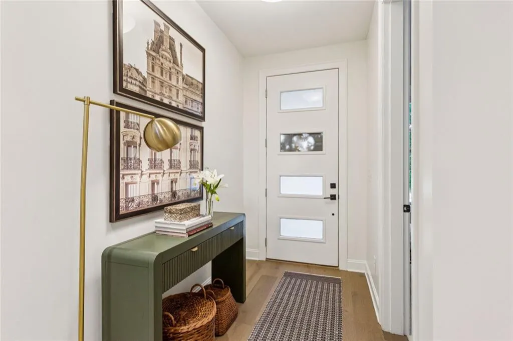 Sandy Springs, Georgia 30342, United States, 3 Bedrooms Bedrooms, ,4 BathroomsBathrooms,Residential,Pending,216670