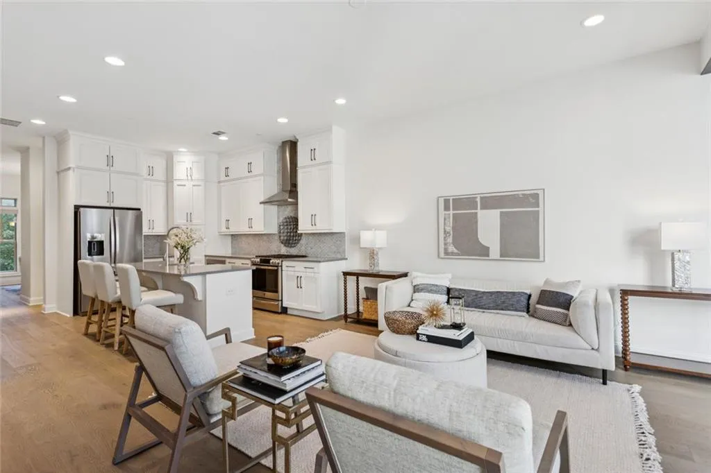 Sandy Springs, Georgia 30342, United States, 3 Bedrooms Bedrooms, ,4 BathroomsBathrooms,Residential,Pending,216670