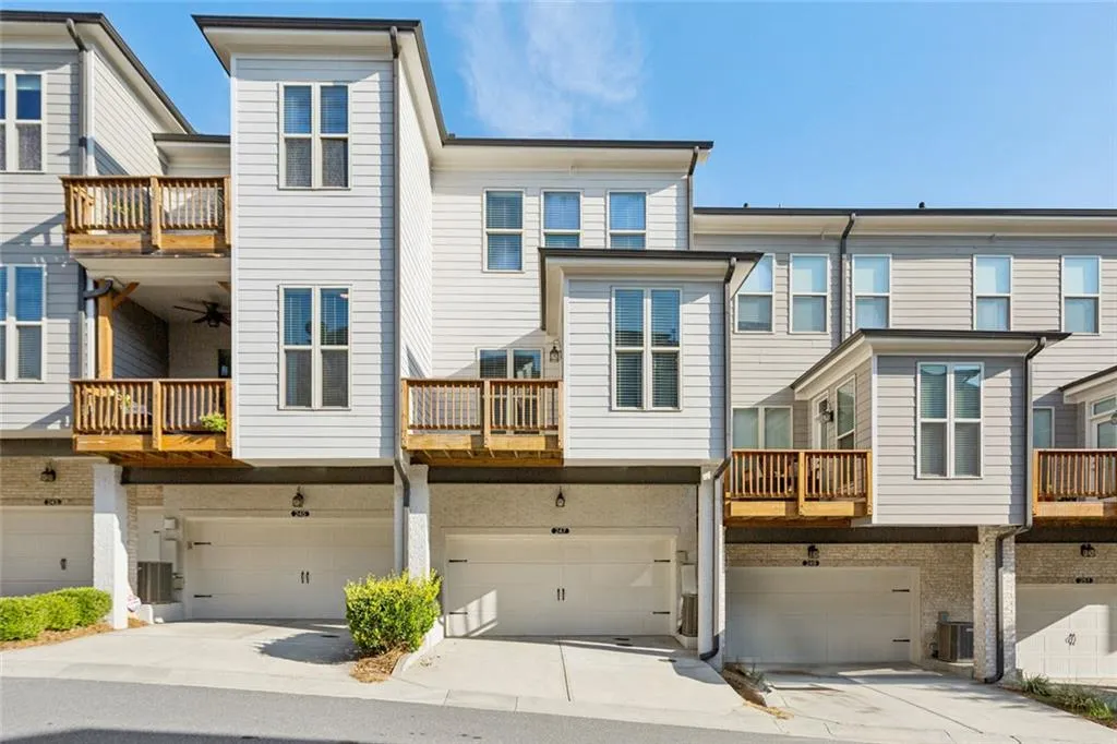 Sandy Springs, Georgia 30342, United States, 3 Bedrooms Bedrooms, ,4 BathroomsBathrooms,Residential,Pending,216670