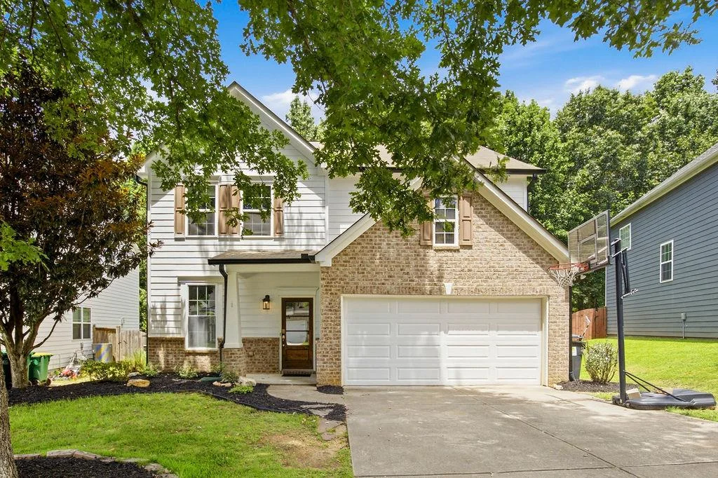 560 Crestmont Lane