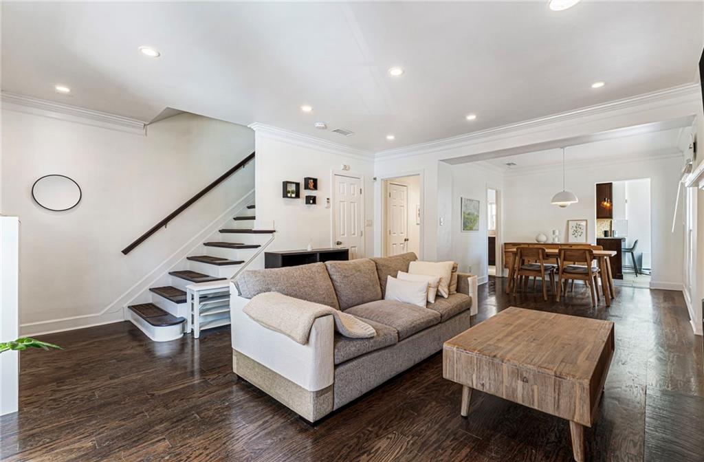 24 Mount Vernon Circle