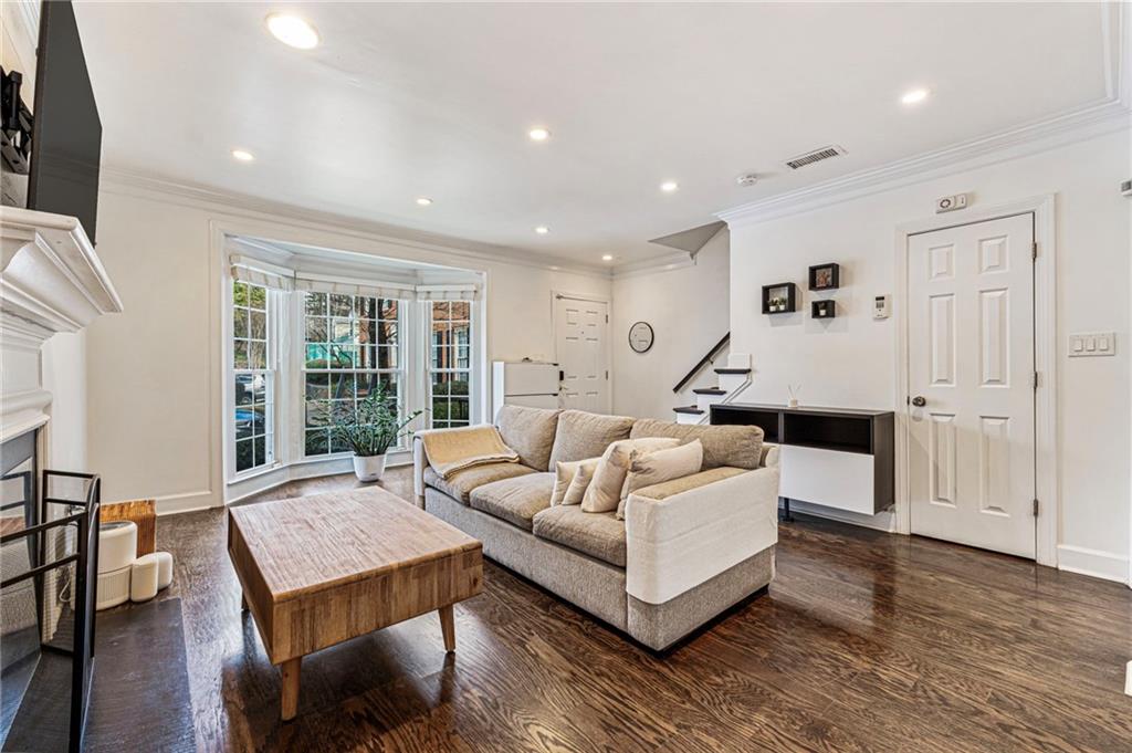 24 Mount Vernon Circle