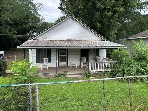 Homes For Sale - 1190 Hancock Avenue<br/> Gainesville, GA 30501