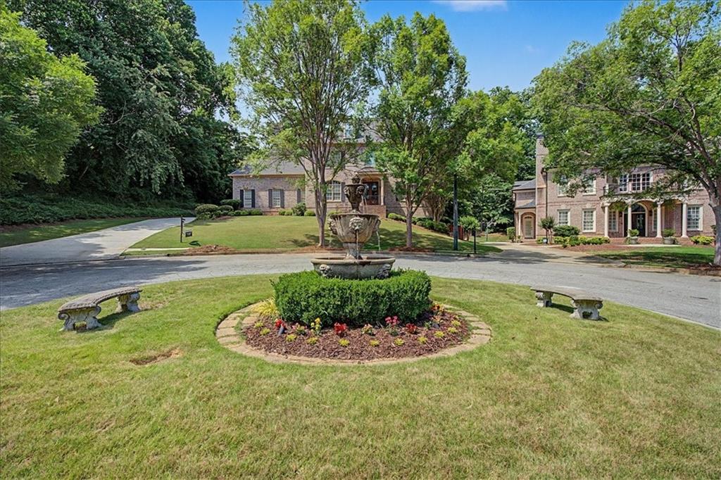 3880 Stratford Walk Circle NE