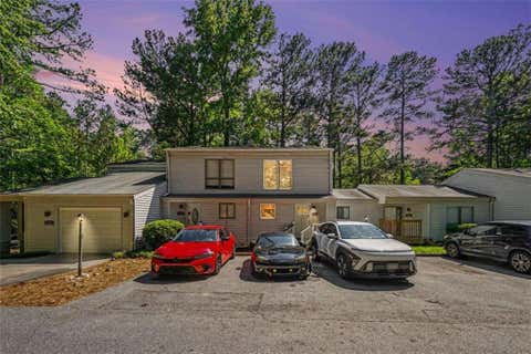 Townhouse For Sale - 303 Oak Ridge Drive Dr<br/> Villa Rica, GA 30180