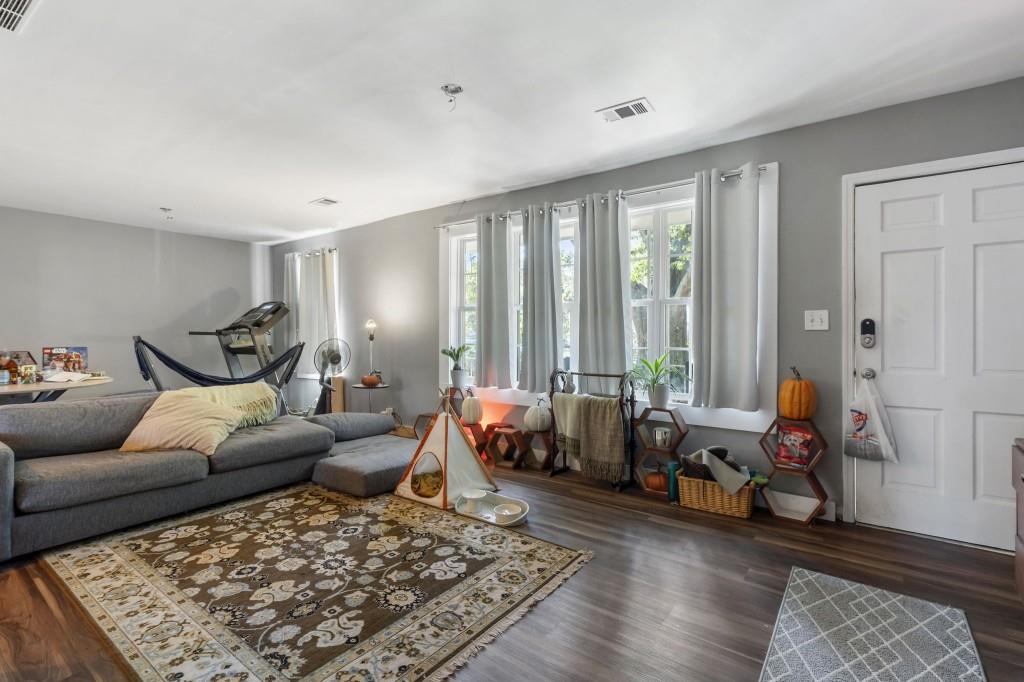 1923 Clearwater Drive