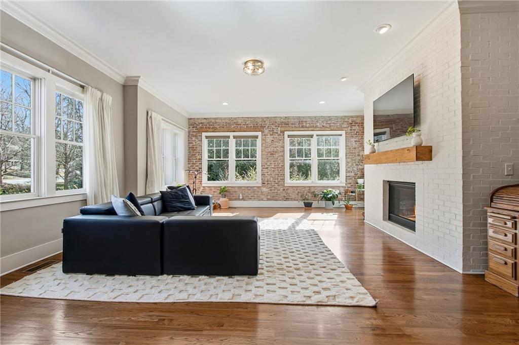 1004 Clairemont Avenue