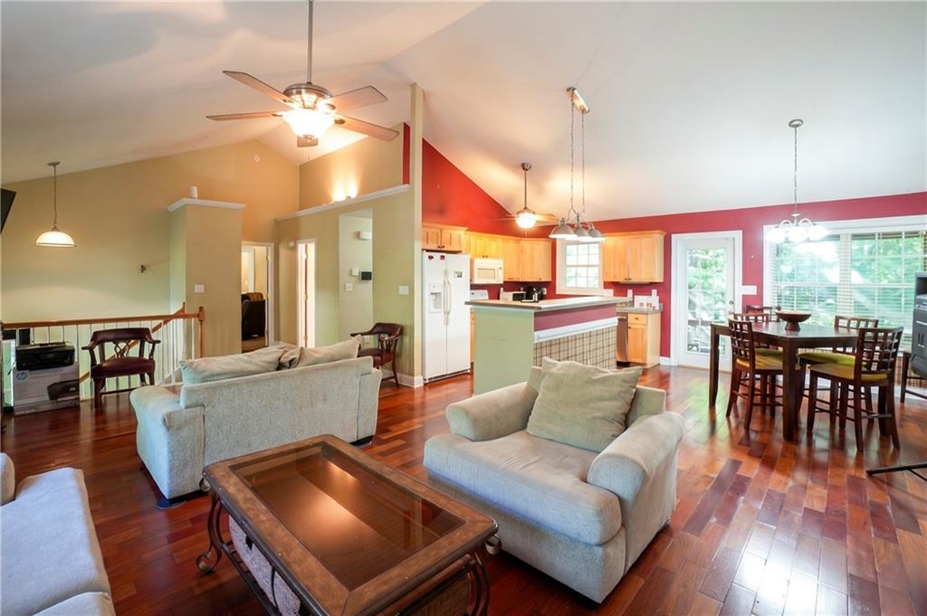 192 Lakeover Circle
