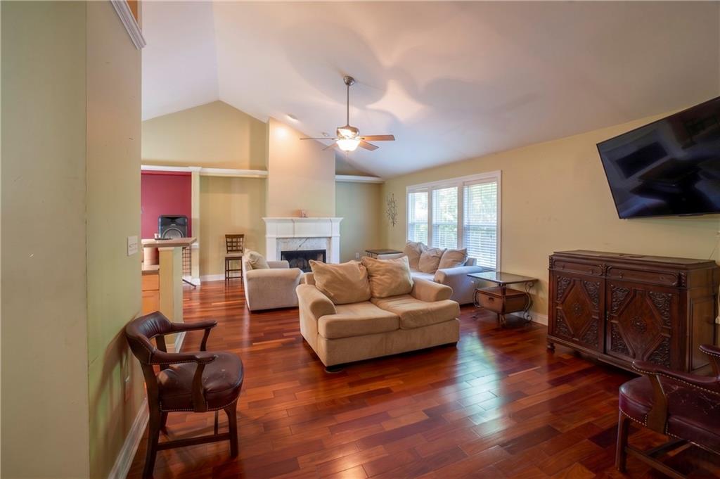 192 Lakeover Circle