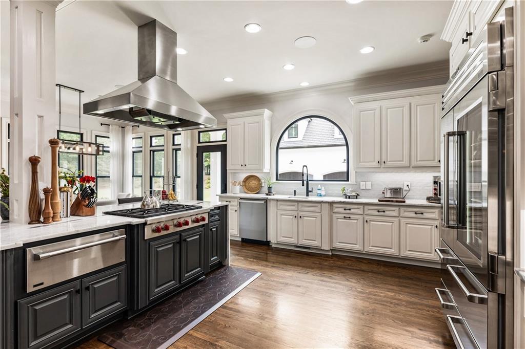 Estate with Acreage - Residential