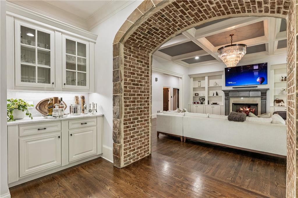 Estate with Acreage - Residential