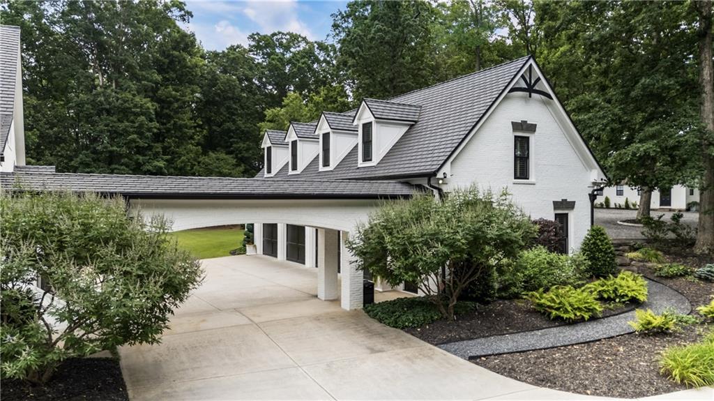 Estate with Acreage - Residential