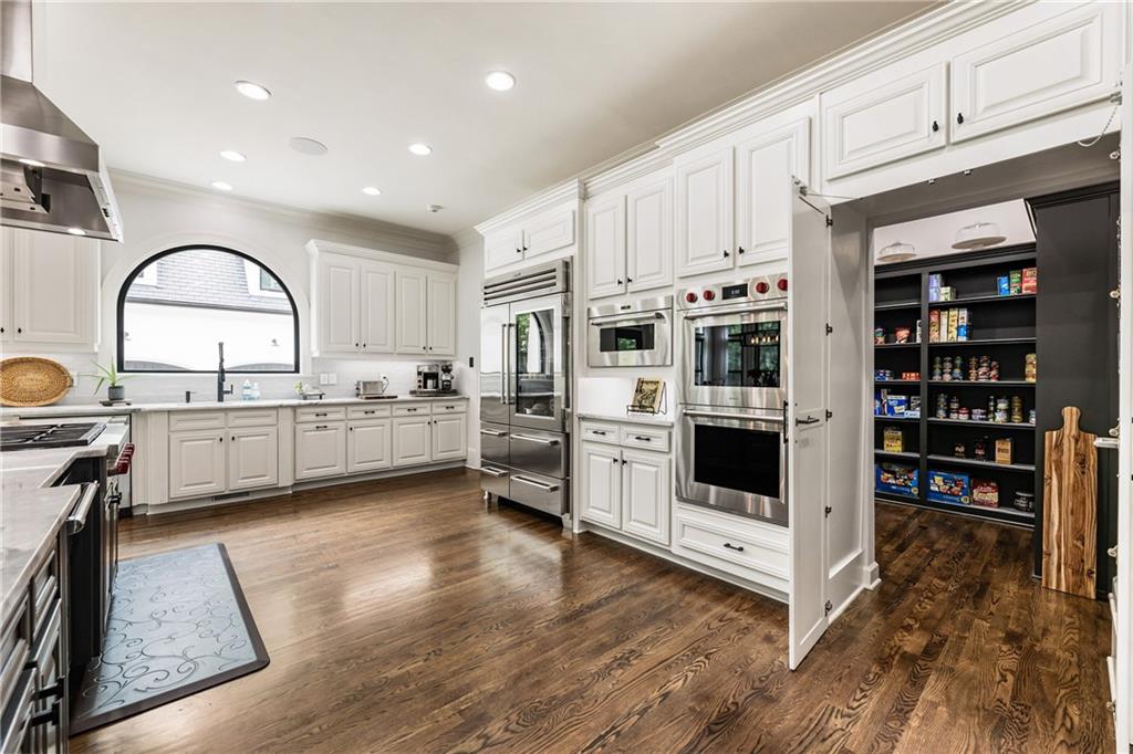 Estate with Acreage - Residential