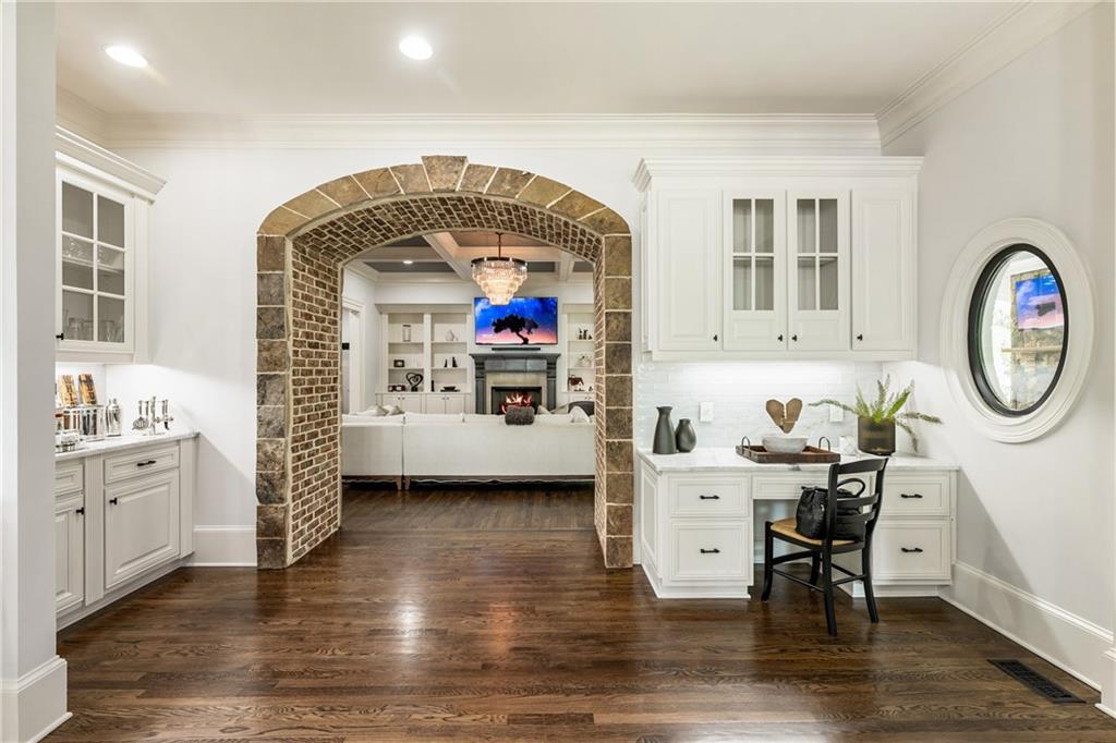 Estate with Acreage - Residential