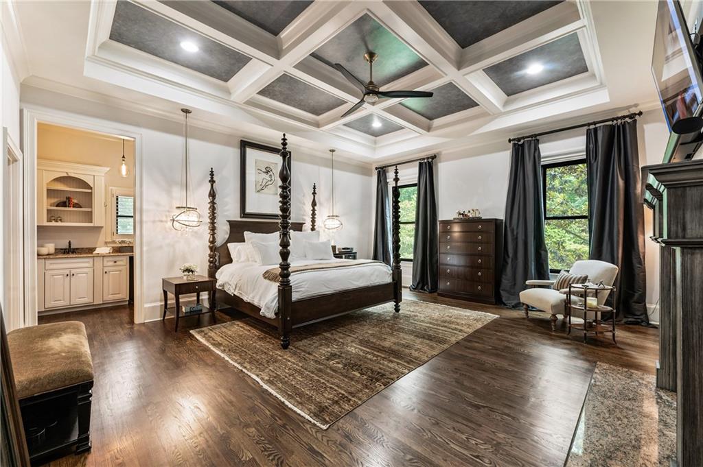 Estate with Acreage - Residential