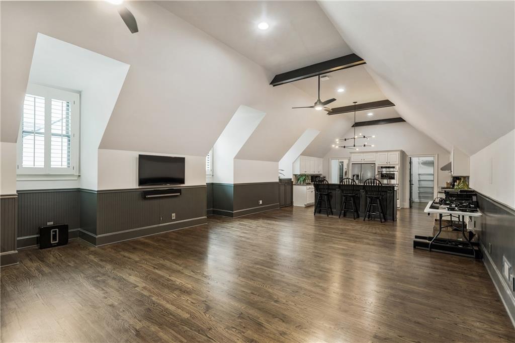 Estate with Acreage - Residential