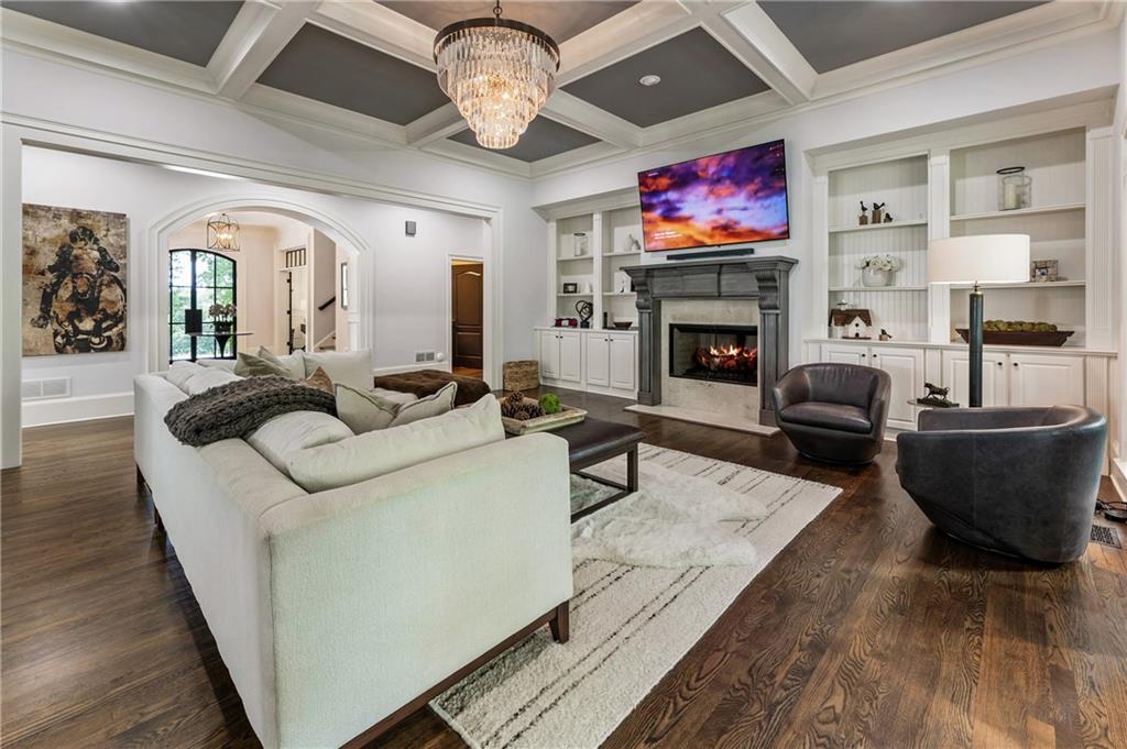 Estate with Acreage - Residential