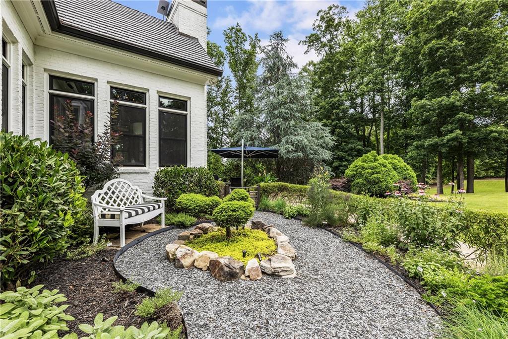 Estate with Acreage - Residential
