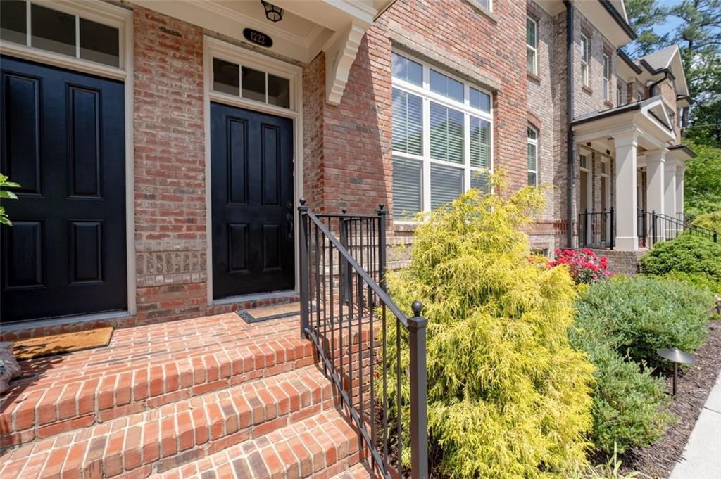 1222 LAVISTA Circle NE