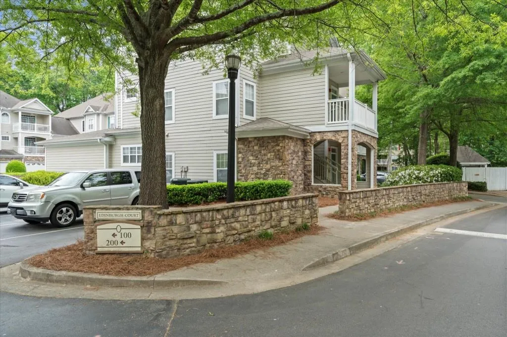 Alpharetta, Georgia 30004, United States, 3 Bedrooms Bedrooms, ,3 BathroomsBathrooms,Residential,Pending,124156