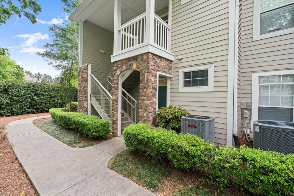 Alpharetta, Georgia 30004, United States, 3 Bedrooms Bedrooms, ,3 BathroomsBathrooms,Residential,Pending,124156