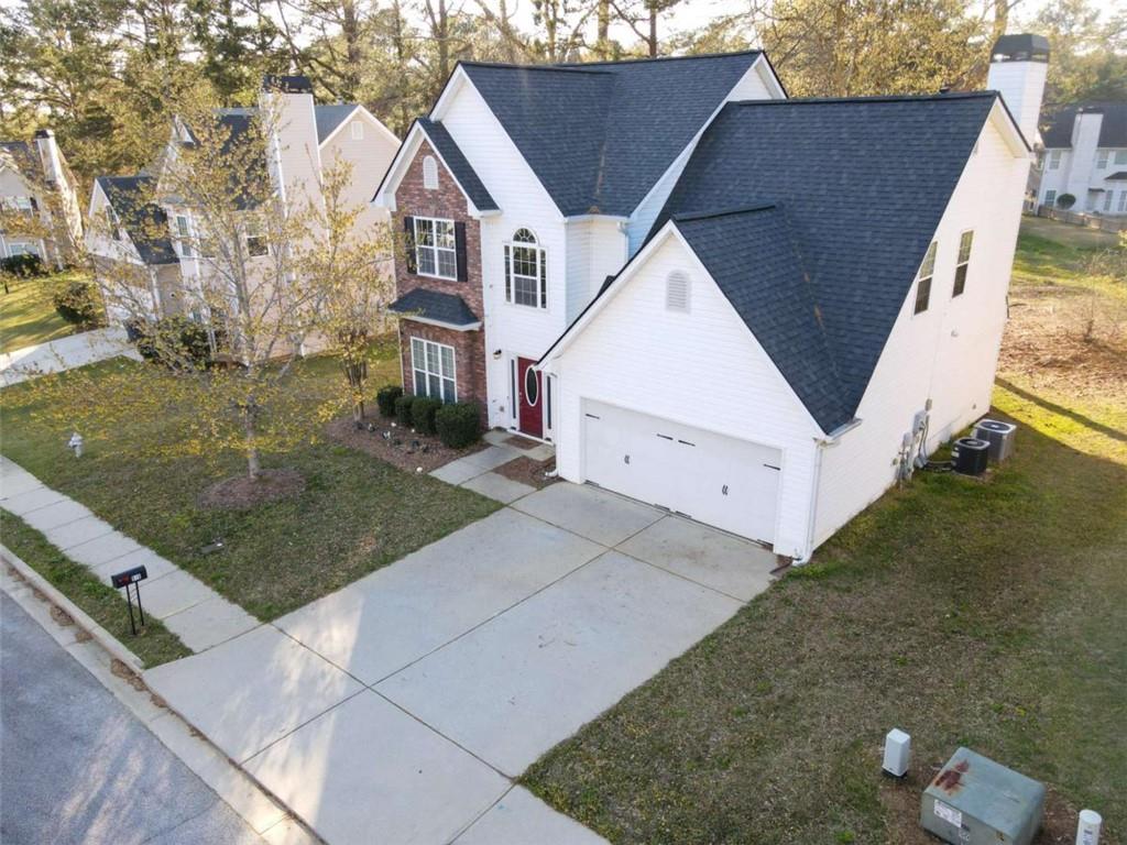 910 Lakeside Court