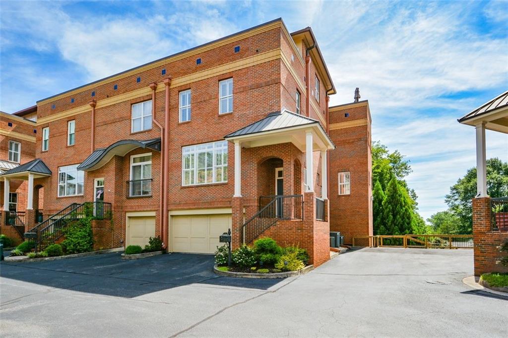 40 Emerson Hill Square