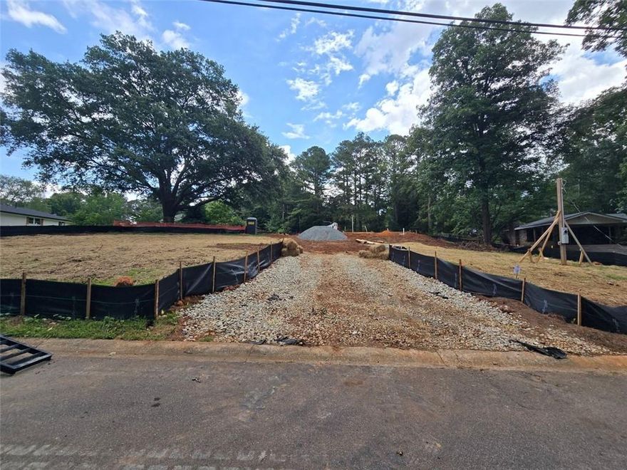 New Construction - Modern farmhouse plan that has 4 Bedrooms & 4 Full Bathrooms. Property features an open kitchen, Quartz Counter tops, Tile back splash, SS appliances, double oven, gas cook-top, Large Island w/ views to the family room. Full bed/bath on the main level. Large owner's suite and private owner's bath with large walk-In closet, freestanding tub. Laundry on the upper level. Large two car garage plus flat level back yard with room for a pool! Quiet neighborhood, easy highway access, and incredible price!!! Southern Living Custom Builder. 4-5 Month Build time. Estimated completion September 2025.