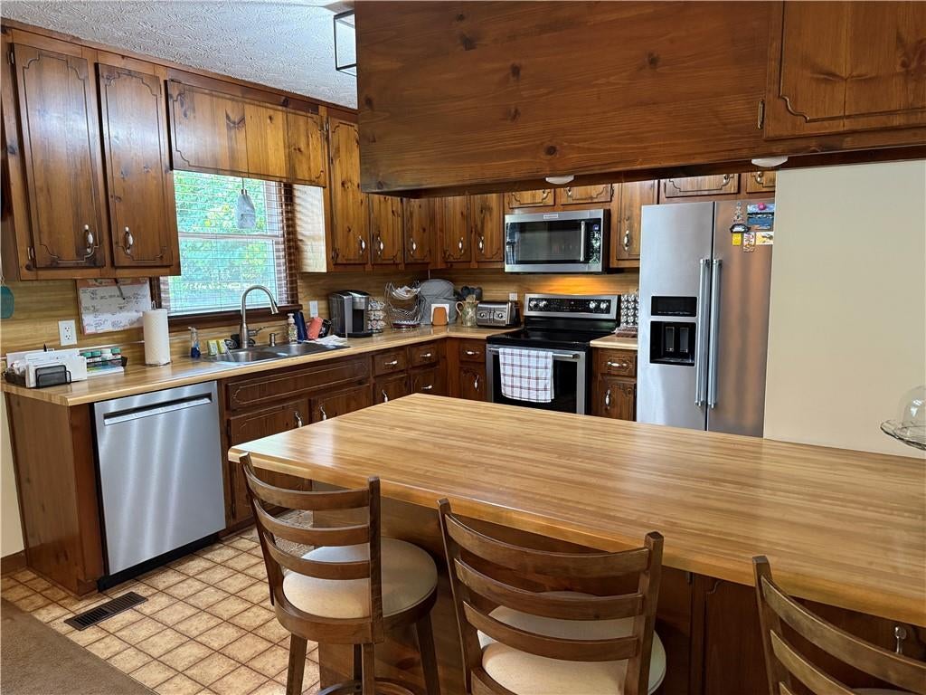 1090 Hickory Road