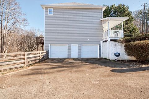 A home in Dawsonville