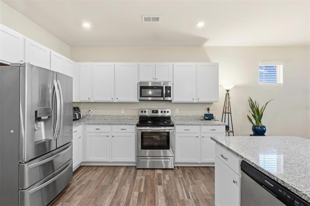 11 Rambling Oaks Drive NE