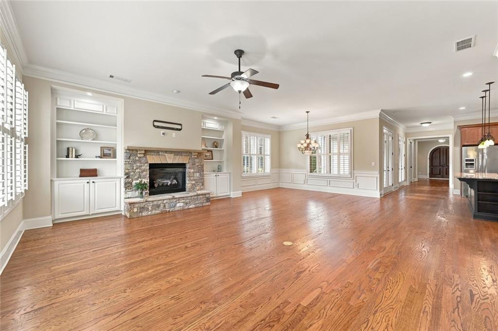 318 Lakeside Trace