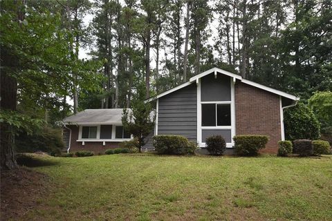 Homes For Sale - 1288 Crescent Drive<br/> Marietta, GA 30066